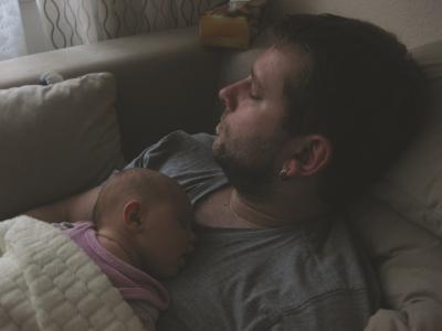 Bild zu pssst, papa kam heut früher von der arbeit.... - Forum für September - Mamis