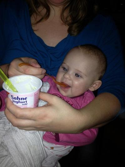 Bild zu lisas erster sahnejoghurt... - Forum für September - Mamis
