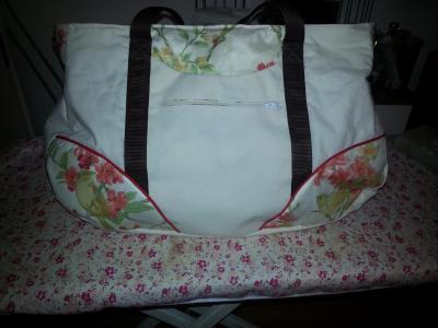 Bild zu meine 1. Tasche genäht..stolz sei auch wenn sie nicht ganz perfekt ist... - Forum für September - Mamis