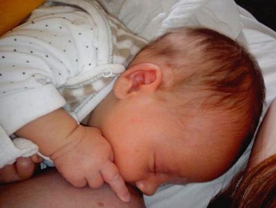 Bild zu Minna und ihr Stinkefinger :-) - Forum für September - Mamis