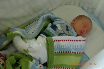 Bild zu Überglücklich mit meinem kleinen Linus... - Forum für Oktober - Mamis