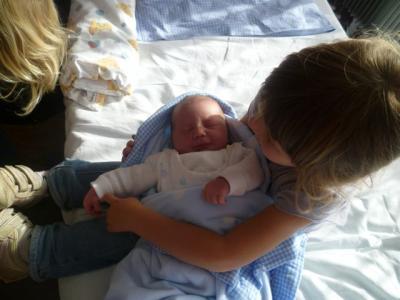 Bild zu wir kuscheln daheim :) - Forum für Oktober - Mamis