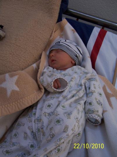 Bild zu Foto von Matteo ... und schwangerschaftsbluse !!! - Forum für Oktober - Mamis
