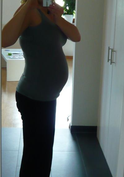 Bild zu bin so stolz auf meinen Babybauch :-) - hier mal ein Foto - Forum für Oktober - Mamis