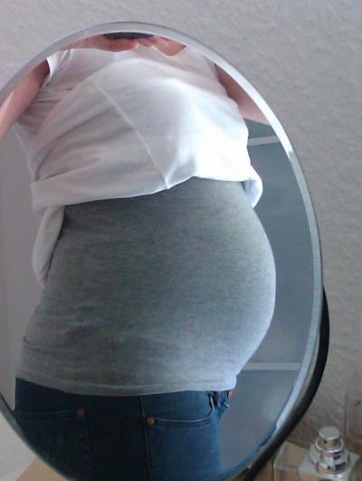 Bild zu Bauchibild: sehe ich fett oder unschwanger aus ? - Forum für Oktober - Mamis