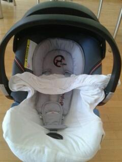 Bild zu Cybex Aton 2 mit Basi-Fix und Sommerbezug + evtl. Fußsack - Forum für Oktober - Mamis