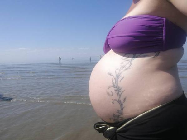 Bild zu Urlaubsbauchbildgruß ☺️ - Forum für Oktober - Mamis