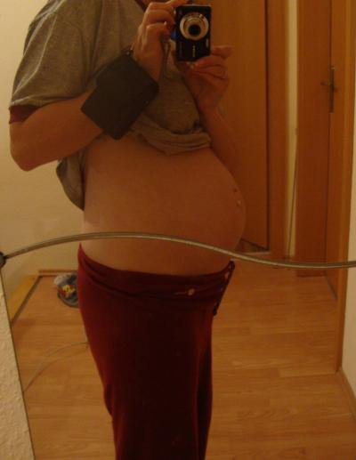 Bild zu Hier mal mein Bauch... - Forum für November - Mamis