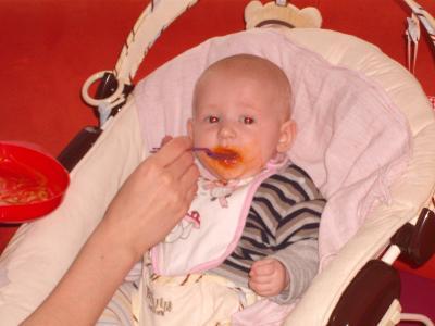 Bild zu meiner maus schmeckt es :) - Forum für November - Mamis