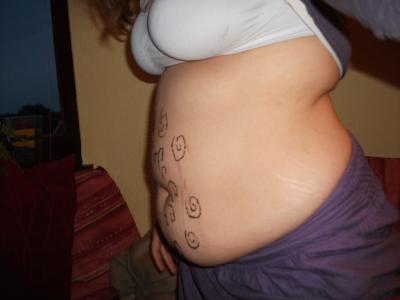 Bild zu :) Bauch mit Hennafarbe bemalt - Forum für November - Mamis