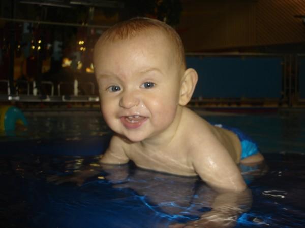 Bild zu Yannik beim Babyschwimmen - Forum für Dezember - Mamis