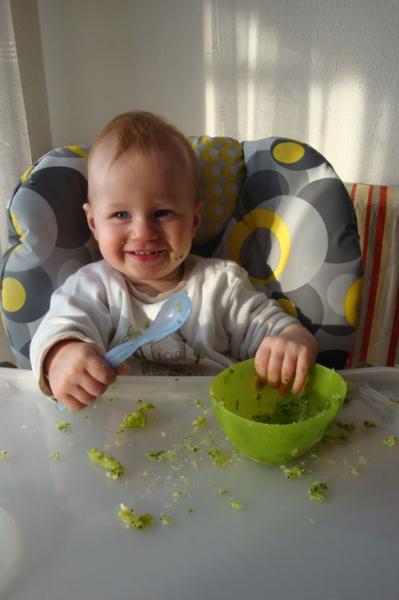 Bild zu Wir üben alleine essen... - Forum für Dezember - Mamis