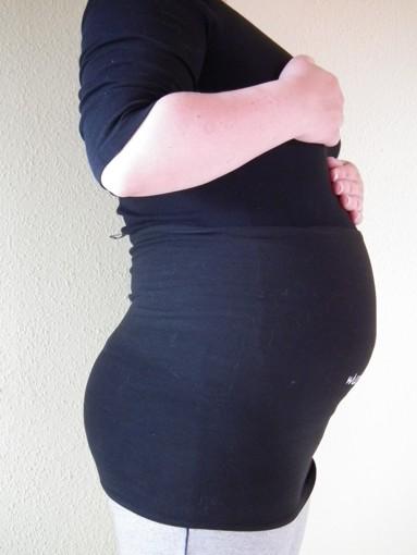 Bild zu So, jetzt bekenne ich auch mal Farbe - Bild vom Riesenbauch - Forum für Dezember - Mamis