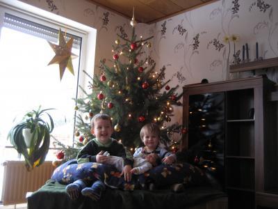 Bild zu Das 1. gemeinsame Foto meiner 3 Jungs... - Forum für Dezember - Mamis