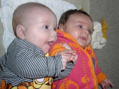 Bild zu neue bilder von leon und seiner freundin lina;) - Forum für Dezember - Mamis