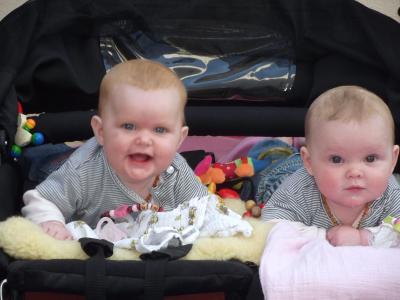 Bild zu Möchte mal wieder meine Zwillis zeigen :-) - Forum für Dezember - Mamis