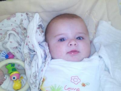 Bild zu Hier nochmal ein Foto von Lina 5 monate alt :-) - Forum für Dezember - Mamis