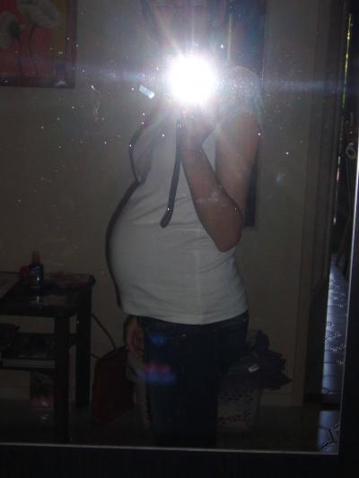 Bild zu Hab's endlich geschafft auch mal ein Bauchfoto zu machen ;) - Forum für Dezember - Mamis