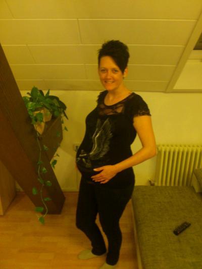 Bild zu Freitag .....zeigt her eure Babybäuche - Forum für Dezember - Mamis