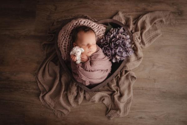 Bild zu Neugeborenen Fotoshooting 💜 - Forum für Dezember - Mamis