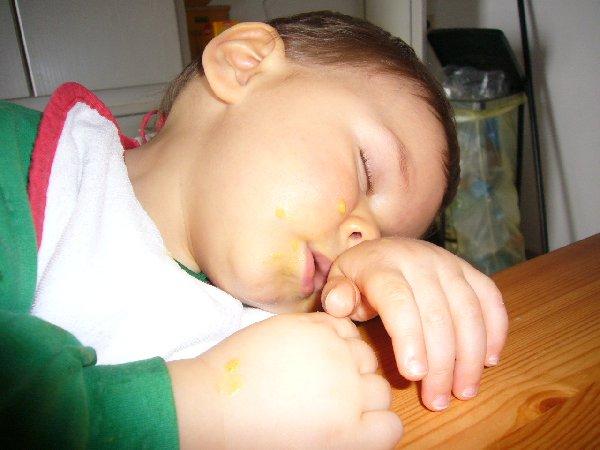 Bild zu Vielleicht war die Schlafmitteldosis im Essen doch zu hoch? - Baby Forum - Allgemeine Themen