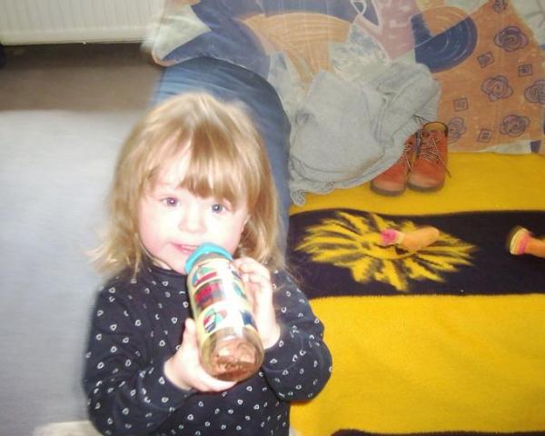 Bild zu ohh..guckt mal....war meine kleene nicht süß mit 2jahren? - Baby Forum - Allgemeine Themen