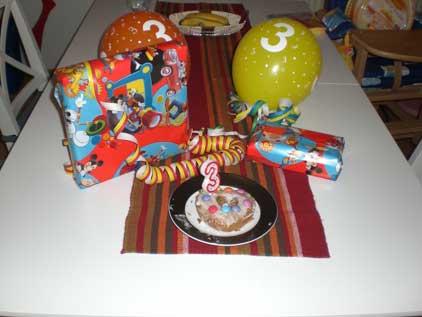 Bild zu ich stelle euch mal ein kuchen mit hin meine grosse wird heute 3jahre alt - Baby Forum - Allgemeine Themen