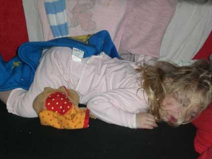 Bild zu sie ist wieder ein geschlafen, aber wie*ggg* - Baby Forum - Allgemeine Themen