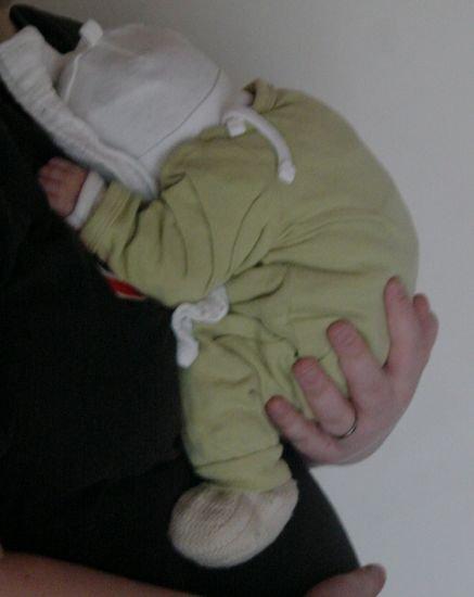 Bild zu 2 Fotos zum Thema "richtige Haltung im Tragetuch" - Baby Forum - Allgemeine Themen