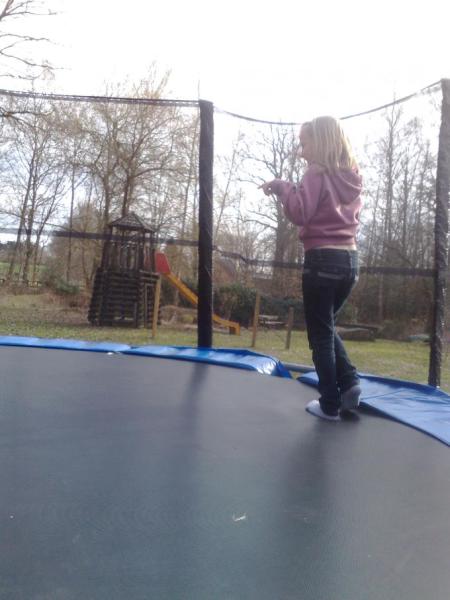 Bild zu jeah, das trampolin ist wieder heil - Baby Forum - Allgemeine Themen