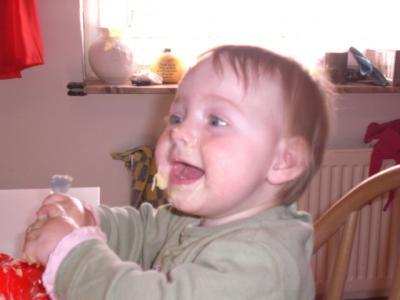 Bild zu ich lenk mal vom thema ab*gggg* finja fängt alleine an zu essen - Baby Forum - Allgemeine Themen