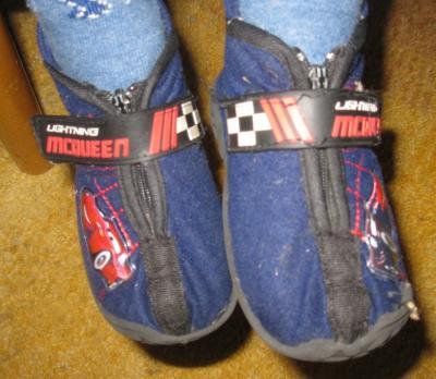 Bild zu @lukas_mama - CARS Hausschuhe - Baby Forum - Allgemeine Themen