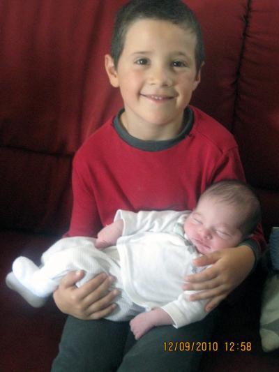 Bild zu Der stolze große Bruder - Baby Forum - Allgemeine Themen