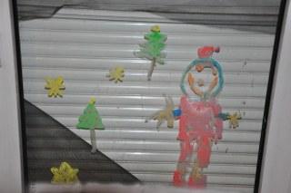 Bild zu Mein Sohn hat mit Fingermalfarben das Fenster weihnachtlich dekoriert *g* - Baby Forum - Allgemeine Themen