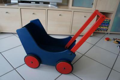 Bild zu Biete: HABA Puppenwagen / Lauflernwagen   blau-rot - Baby Forum - Allgemeine Themen
