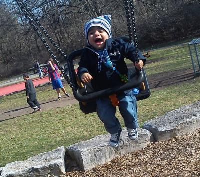 Bild zu Hr. Spuck hat heute das erste mal geschaukelt ;-))) - Baby Forum - Allgemeine Themen