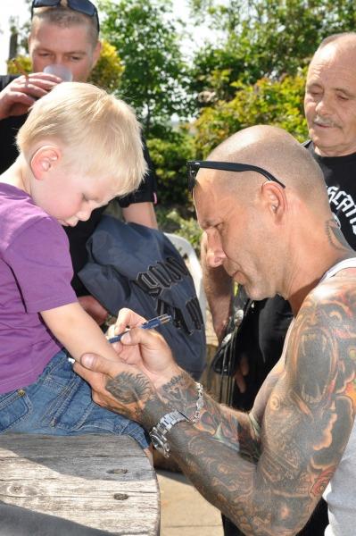 Bild zu Mein kleiner Neffe wurde tätowiert! - Baby Forum - Allgemeine Themen