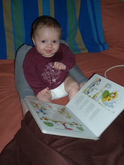 Bild zu *hihi* Schnappschuss- guckt mal ein Bücherwurm - Baby Forum - Allgemeine Themen