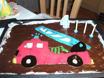 Bild zu feuerwehrkuchen fertig - morgen 4. geburtstag :-) - Baby Forum - Allgemeine Themen