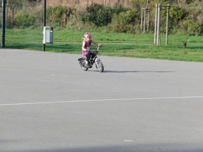 Bild zu YIEPPIE - meine kleine kann fahrrad fahren!!! *FREU* - Baby Forum - Allgemeine Themen