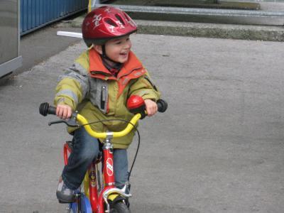 Bild zu Spaß beim Fahrradfahren . . . - Baby Forum - Allgemeine Themen
