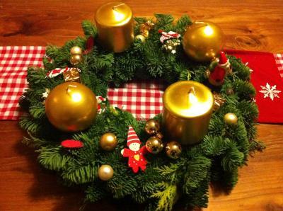 Bild zu Auf den letzten Drücker...tata, der diesjährige Adventskranz ist fertig;-) - Baby Forum - Allgemeine Themen