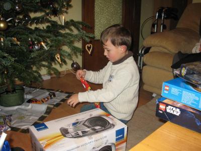 Bild zu Daniels Geschenke . . . er hatte viel auszupacken - Baby Forum - Allgemeine Themen