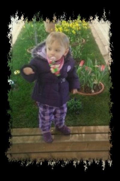 Bild zu Meine Tochter hat den Frühling gefunden :) - Baby Forum - Allgemeine Themen
