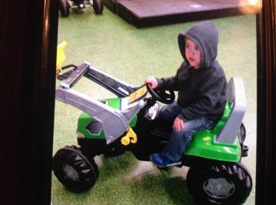 Bild zu Wer hat einen Trettraktor von RollyToys??? Bräuchte mal Hilfe.... - Baby Forum - Allgemeine Themen