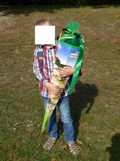 Bild zu So, mein Schulkind und sein neuer Liebling..... - Baby Forum - Allgemeine Themen