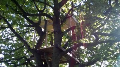 Bild zu Baumhaus, das Dach ist drauf ;-) - Baby Forum - Allgemeine Themen