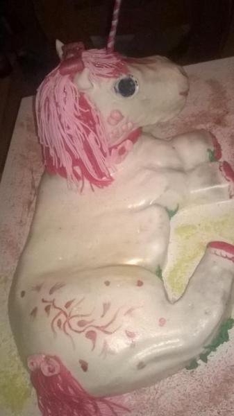 Bild zu ich hab ihn fertig... den geburtstagsgaul - Baby Forum - Allgemeine Themen