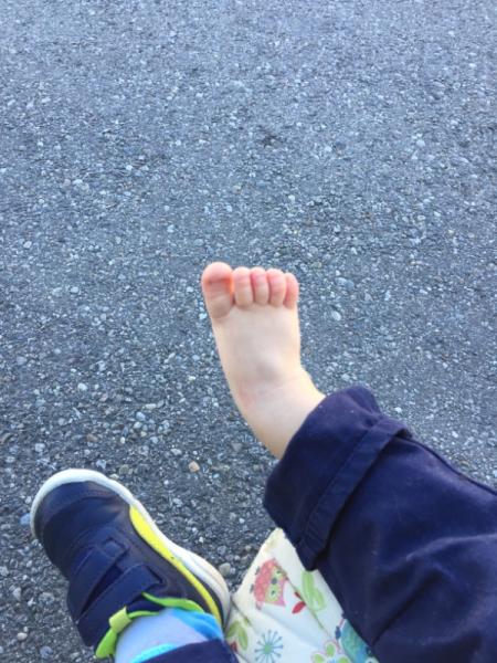 Bild zu Fuß wird steif bzw. verkrampft - Baby Forum - Allgemeine Themen