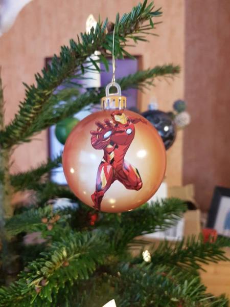Bild zu Marvel Weihnachtskugeln am Baum - Baby Forum - Allgemeine Themen